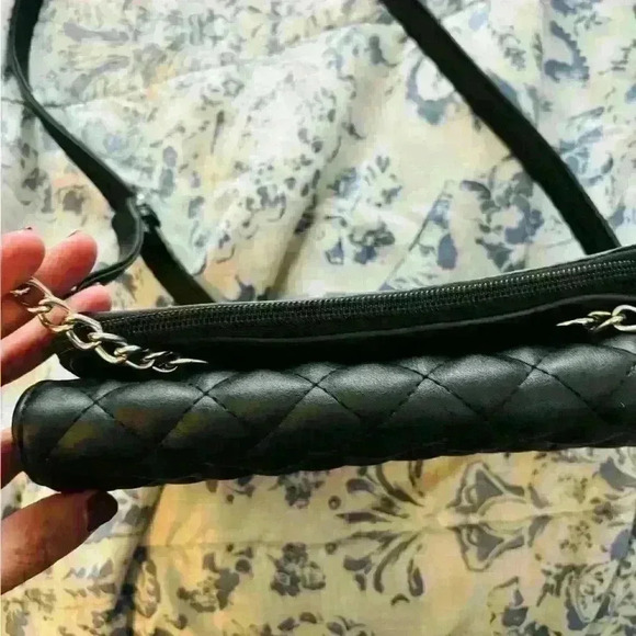 Nine West black cross purse - Picture 3 of 9